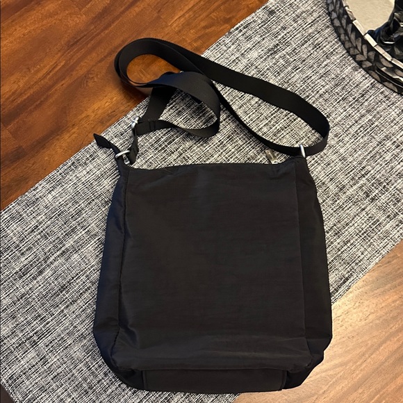 Baggallini Black Crossbody Bag - Picture 3 of 8